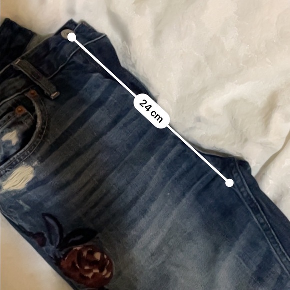 A&F Girlfriend Jeans - Embroidered 00 Short - Picture 10 of 11